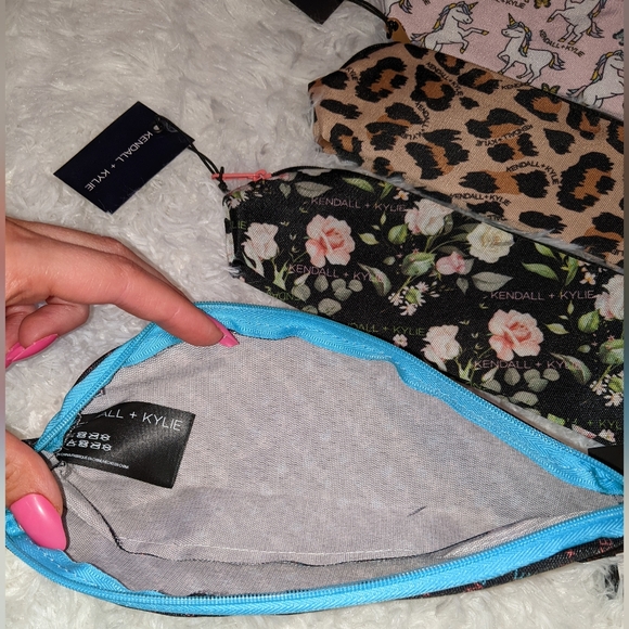 Nwt Kendall & Kylie bundle of 4 pouches/cosmetic bags - Picture 9 of 16